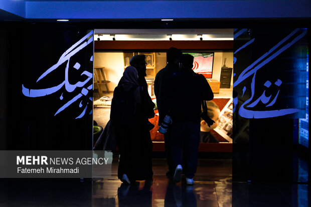 افتتاح نمایشگاهی از روایت تصویری جنگ ۱۲ روزه؛ «سایه امنیت» تماشایی شد