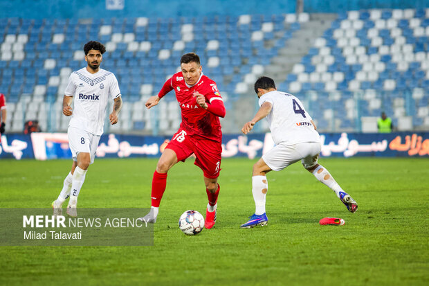همه چیز هنوز دست پرسپولیس است/ یک مشکل تیم «اوسمار» را آزار می‌دهد
