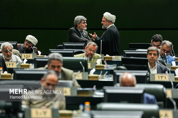 جلسه غیرعلنی مجلس با حضور رئیس ستاد کل نیروهای مسلح و وزیر امور خارجه