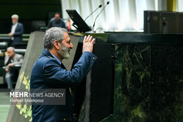 جلسه غیرعلنی مجلس با حضور رئیس ستاد کل نیروهای مسلح و وزیر امور خارجه