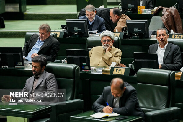 جلسه غیرعلنی مجلس با حضور رئیس ستاد کل نیروهای مسلح و وزیر امور خارجه