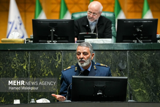 جلسه غیرعلنی مجلس با حضور رئیس ستاد کل نیروهای مسلح و وزیر امور خارجه