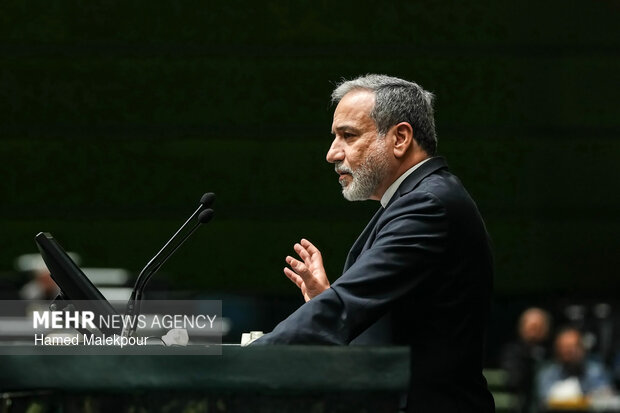 جلسه غیرعلنی مجلس با حضور رئیس ستاد کل نیروهای مسلح و وزیر امور خارجه