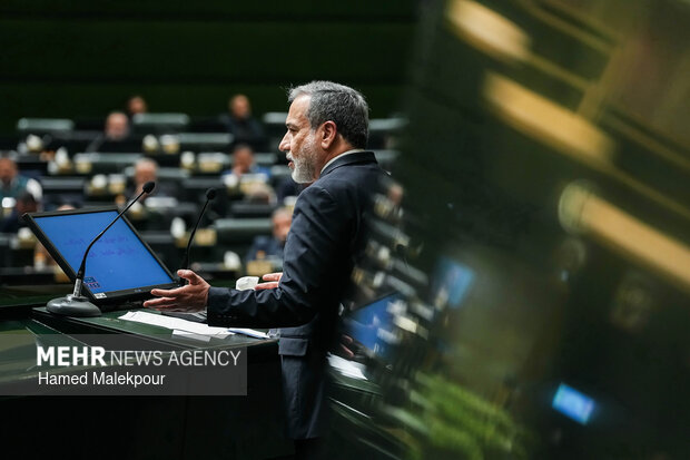 جلسه غیرعلنی مجلس با حضور رئیس ستاد کل نیروهای مسلح و وزیر امور خارجه