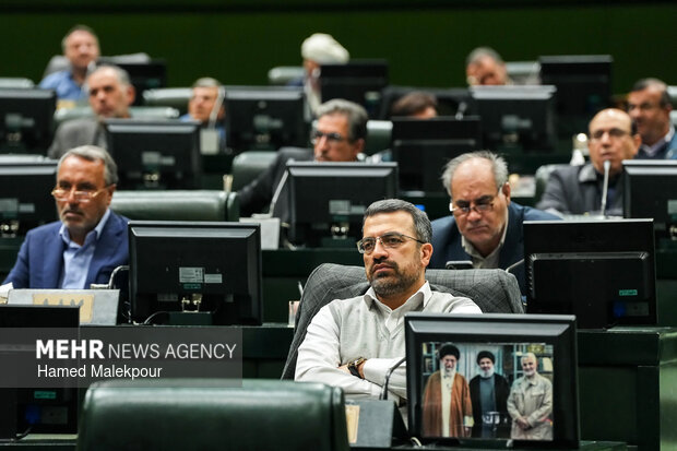 جلسه غیرعلنی مجلس با حضور رئیس ستاد کل نیروهای مسلح و وزیر امور خارجه