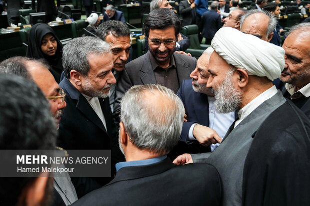 جلسه غیرعلنی مجلس با حضور رئیس ستاد کل نیروهای مسلح و وزیر امور خارجه