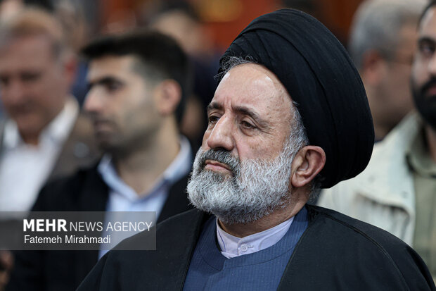 آیین بدرقه کاروان خانواده معظم شهدا وایثارگران به عتبات عالیات