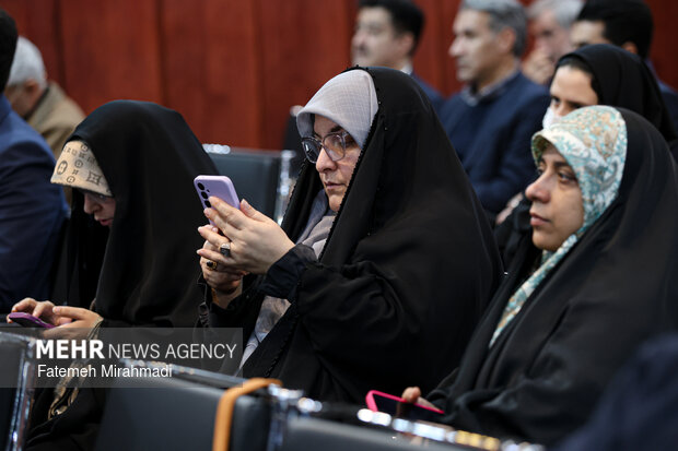 آیین بدرقه کاروان خانواده معظم شهدا وایثارگران به عتبات عالیات