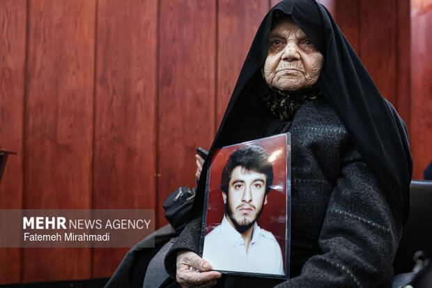 آیین بدرقه کاروان خانواده معظم شهدا وایثارگران به عتبات عالیات