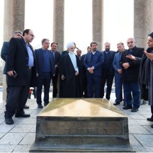 بازدید معاون حقوقی رئیس جمهور از آرامگاه بوعلی سینا