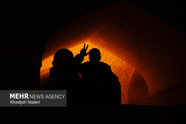 نور افشانی شب پیروزی انقلاب اسلامی در اصفهان