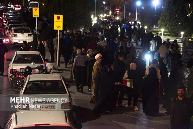 نور افشانی شب پیروزی انقلاب اسلامی در اصفهان