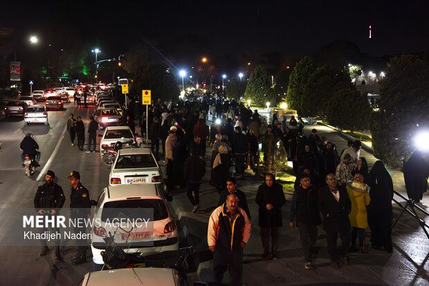 نور افشانی شب پیروزی انقلاب اسلامی در اصفهان