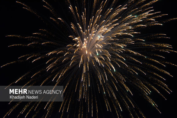نور افشانی شب پیروزی انقلاب اسلامی در اصفهان