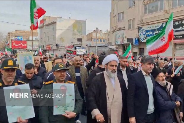 خروش انقلابی مردم ملارد در ۲۲ بهمن؛ طنین «مرگ بر آمریکا» در خیابان‌ها