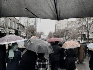 حضور باشکوه مردم ارومیه در راهپیمایی ۲۲ بهمن ماه زیربارش باران