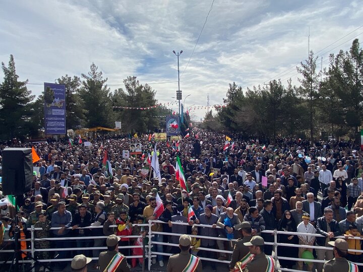 فصل مقاومت به روایت مردم کرمان؛ شور حضور در سالگرد پیروزی انقلاب
