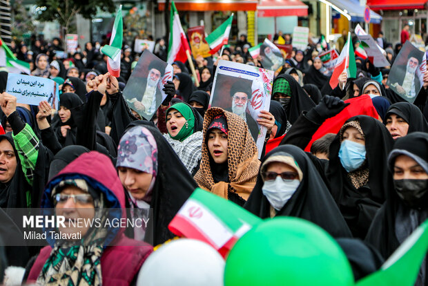 قاب های ماندگار از حضور حماسی فومنی ها در ۲۲ بهمن