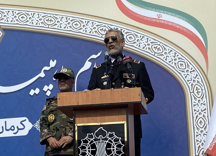 دریادار سیاری: ملت با بصیرت ایران تمام تهدیدات دشمن را خنثی کرد