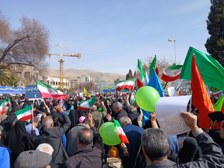 شکوه غیرت و اقتدار مردم شیراز در راهپیمایی ۲۲ بهمن