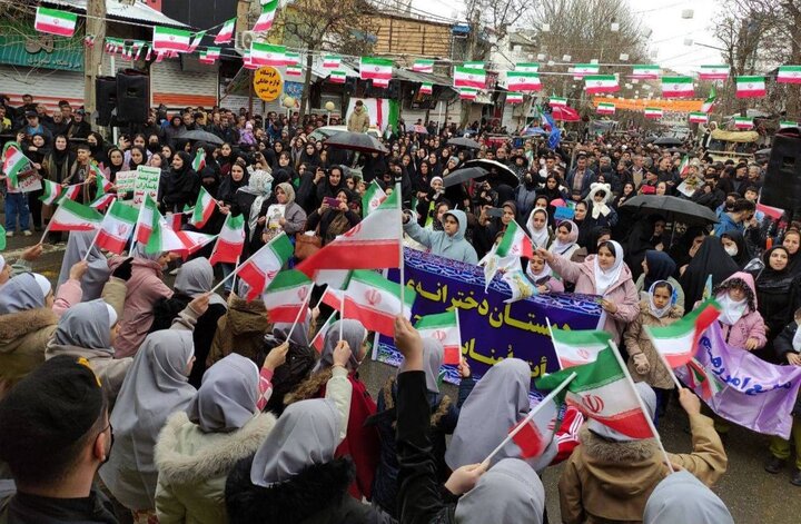 حضور باشکوه مریوانی‌های مرزدار در یوم‌الله ۲۲ بهمن