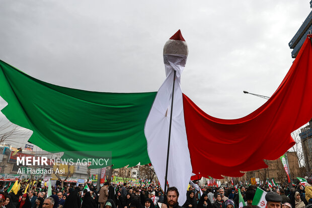 لحظات ماندگار راهپیمایی ۲۲ بهمن در آران و بیدگل