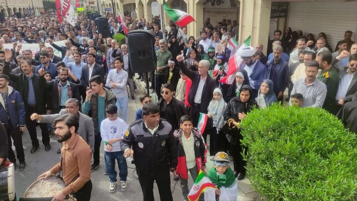 حضور حماسی مردم انقلابی بم، نمایش وفاداری به آرمان‌های بلند انقلاب