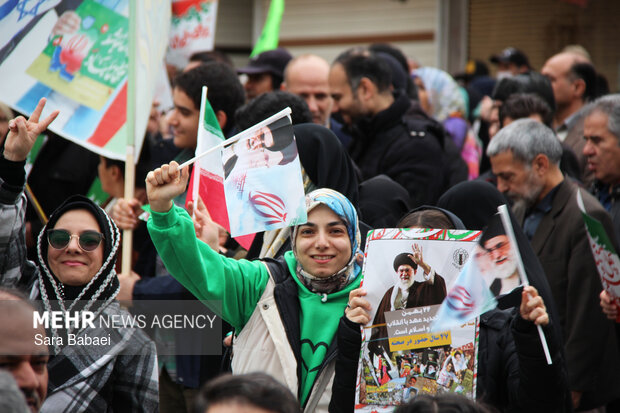 پیر و جوان پای انقلاب در کرمانشاه