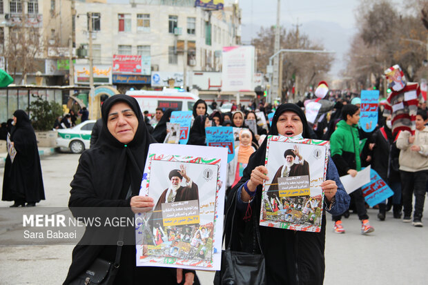 پیر و جوان پای انقلاب در کرمانشاه