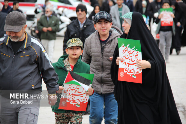 پیر و جوان پای انقلاب در کرمانشاه