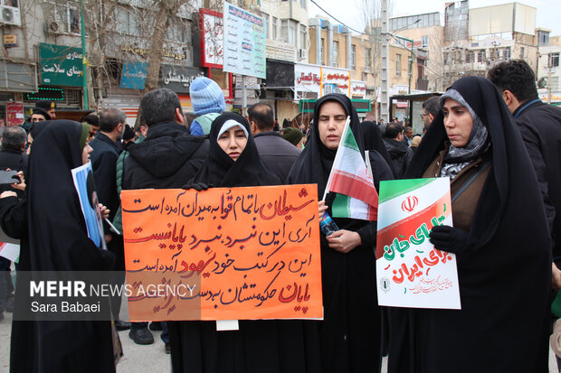 پیر و جوان پای انقلاب در کرمانشاه