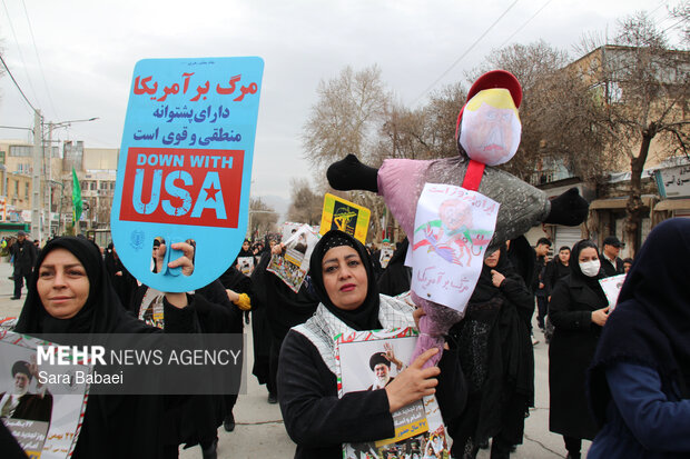 پیر و جوان پای انقلاب در کرمانشاه