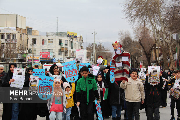 پیر و جوان پای انقلاب در کرمانشاه