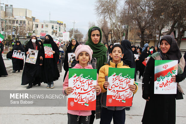 پیر و جوان پای انقلاب در کرمانشاه