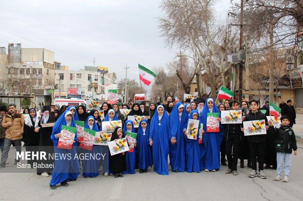 پیر و جوان پای انقلاب در کرمانشاه