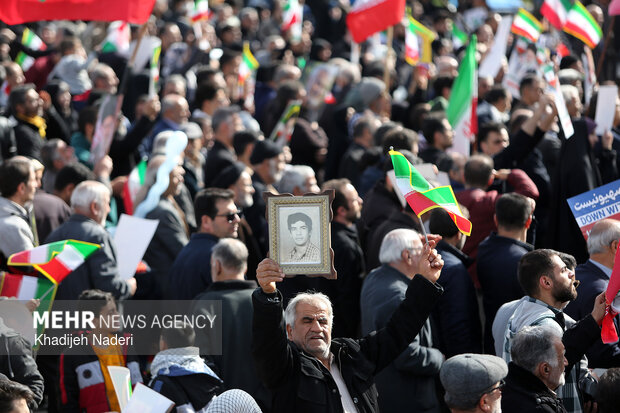 حضور پرشور زنجانی‌ها در راهپیمایی یوم‌الله ۲۲ بهمن؛ تکرار حماسه حضور