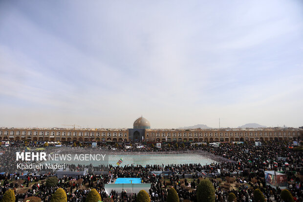 ۲۲ بهمن در اصفهان؛ روایت همبستگی نسل‌ها زیر پرچم ایران