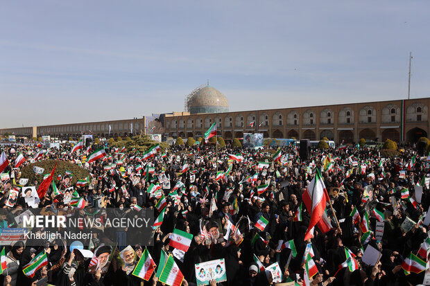 ۲۲ بهمن در اصفهان؛ روایت همبستگی نسل‌ها زیر پرچم ایران