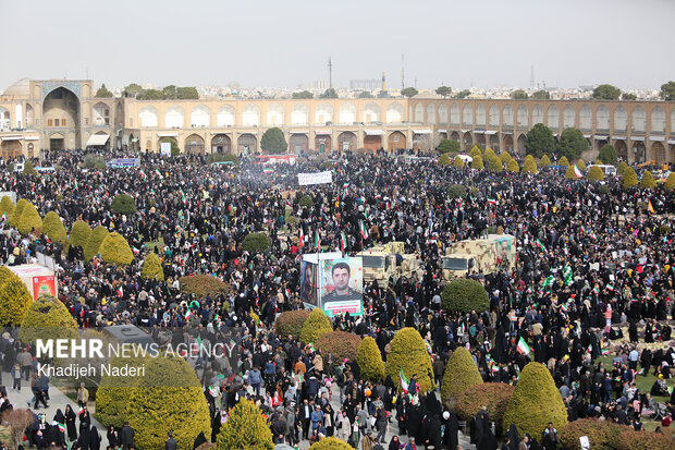 ۲۲ بهمن در اصفهان؛ روایت همبستگی نسل‌ها زیر پرچم ایران