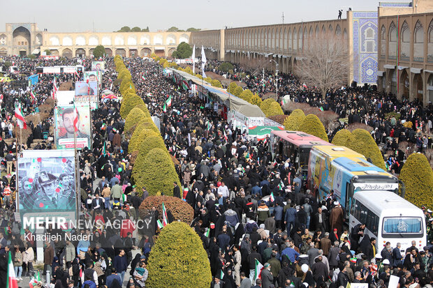 ۲۲ بهمن در اصفهان؛ روایت همبستگی نسل‌ها زیر پرچم ایران