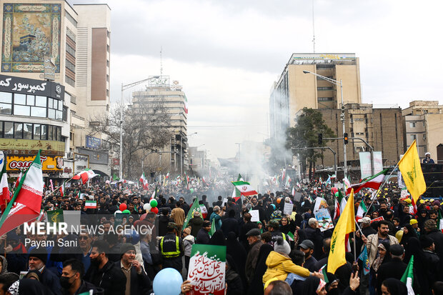 پوشش گسترده هلال احمر در راهپیمایی ۲۲ بهمن/ ارائه ۱۱ هزار نفر خدمت