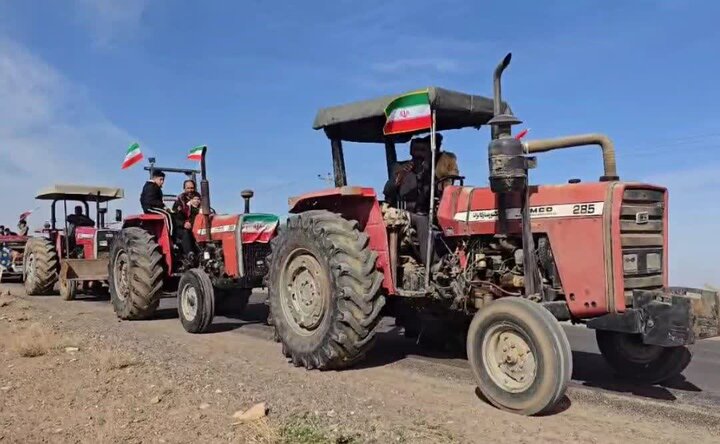 حضور تراکتورداران در راهپیمایی ۲۲ بهمن بیمرغ