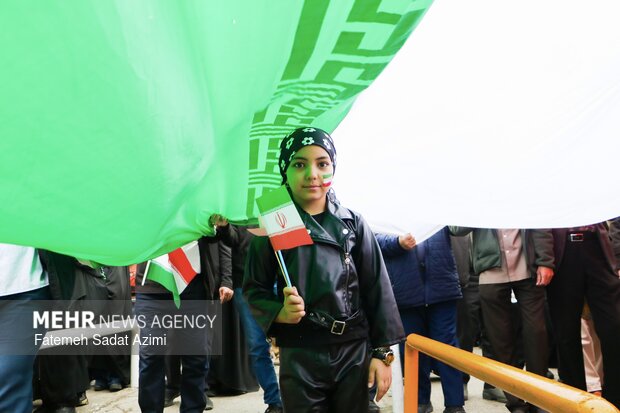 زیر پرچم الله نشان