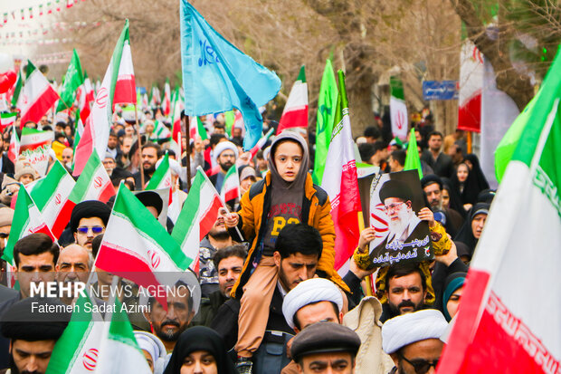 زیر پرچم الله نشان