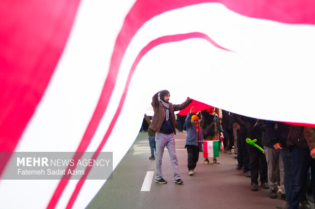 زیر پرچم الله نشان