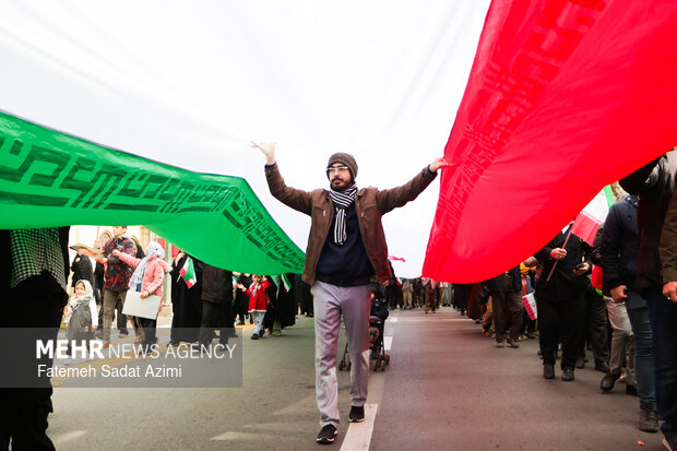 زیر پرچم الله نشان