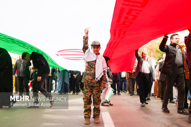 زیر پرچم الله نشان