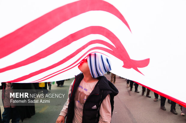 زیر پرچم الله نشان