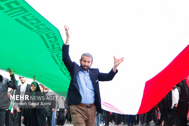 زیر پرچم الله نشان