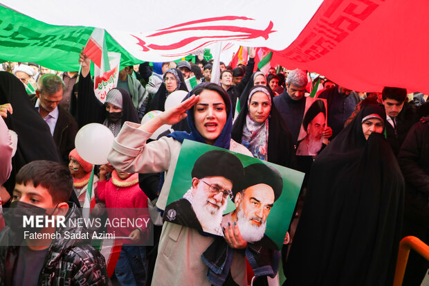 زیر پرچم الله نشان